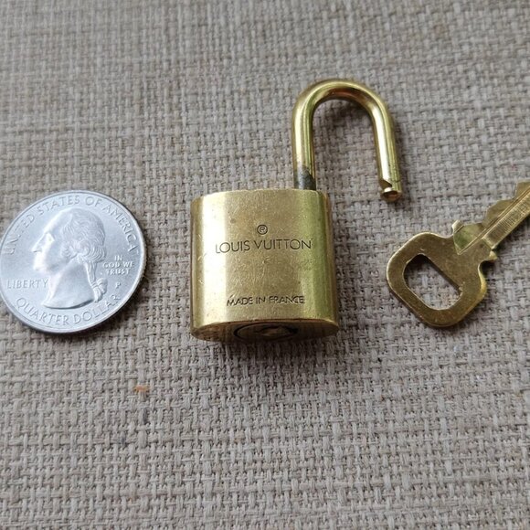 Louis Vuitton Paris Padlock Gold Tone Lock/Key 310 Made in France Authentic LV - Picture 13 of 13